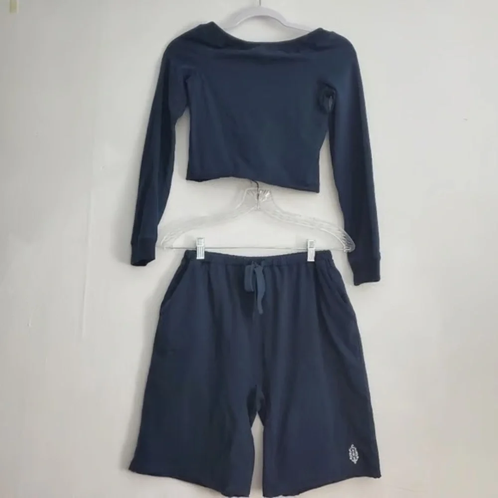 Free People MOVEMENT SET Hot Shot Easy Shorts & Long Sleeve Top Navy Blue NWOT - Picture 5 of 8